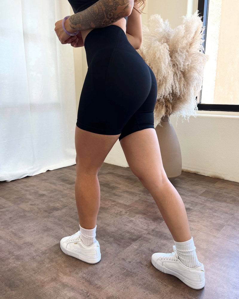 Nova Seamless Shorts (Black)