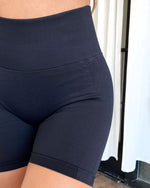 Janie Lifting Contour Shorts (Black)